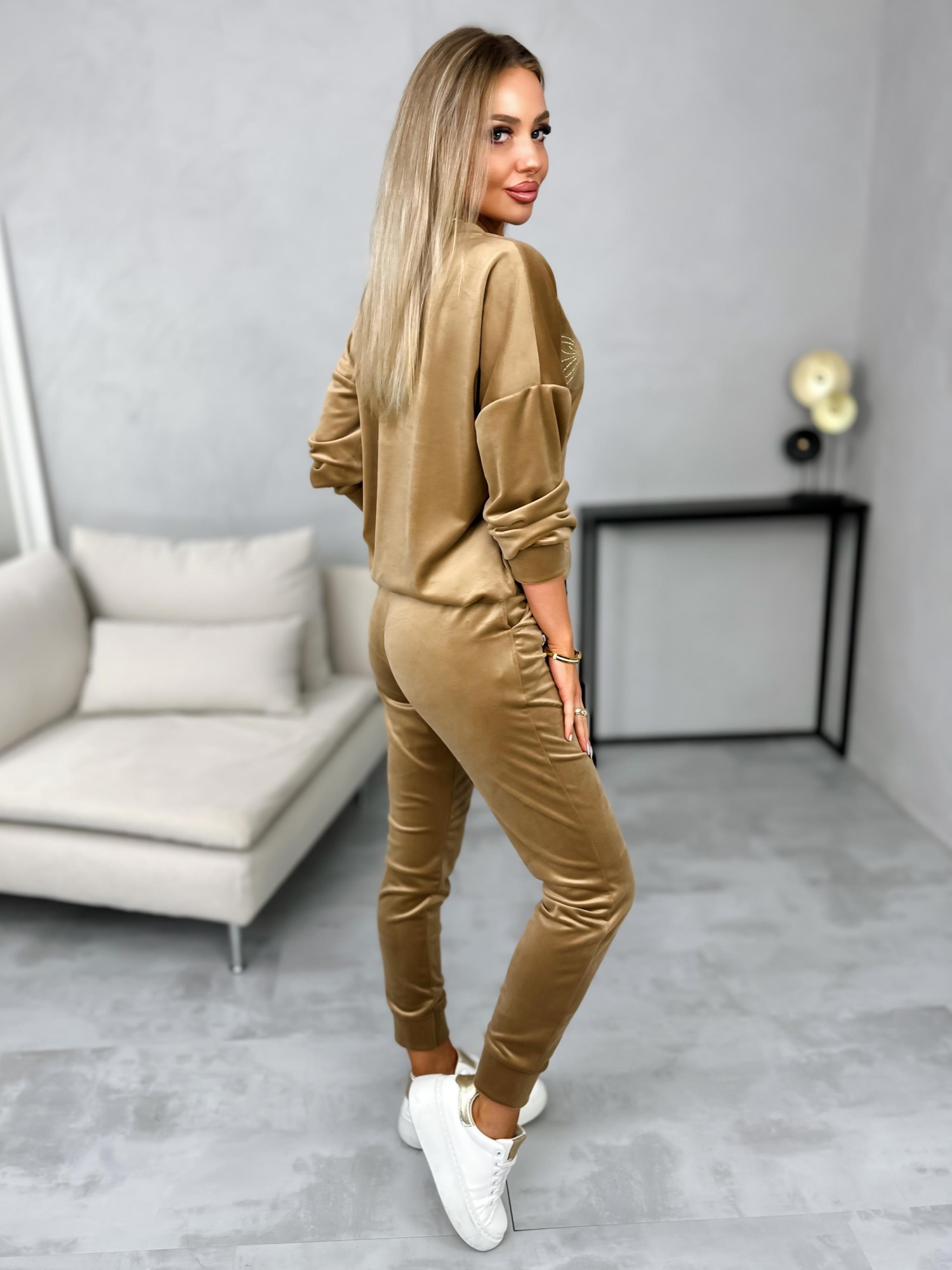 Dres Welurowy Rivet Camelowy Dres Welurowy Rivet Camelowy