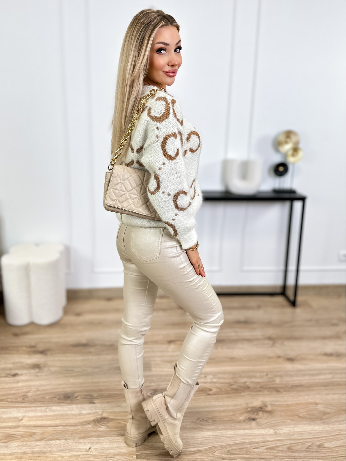 Sweter Miromi Kremowy Sweter Miromi Kremowy