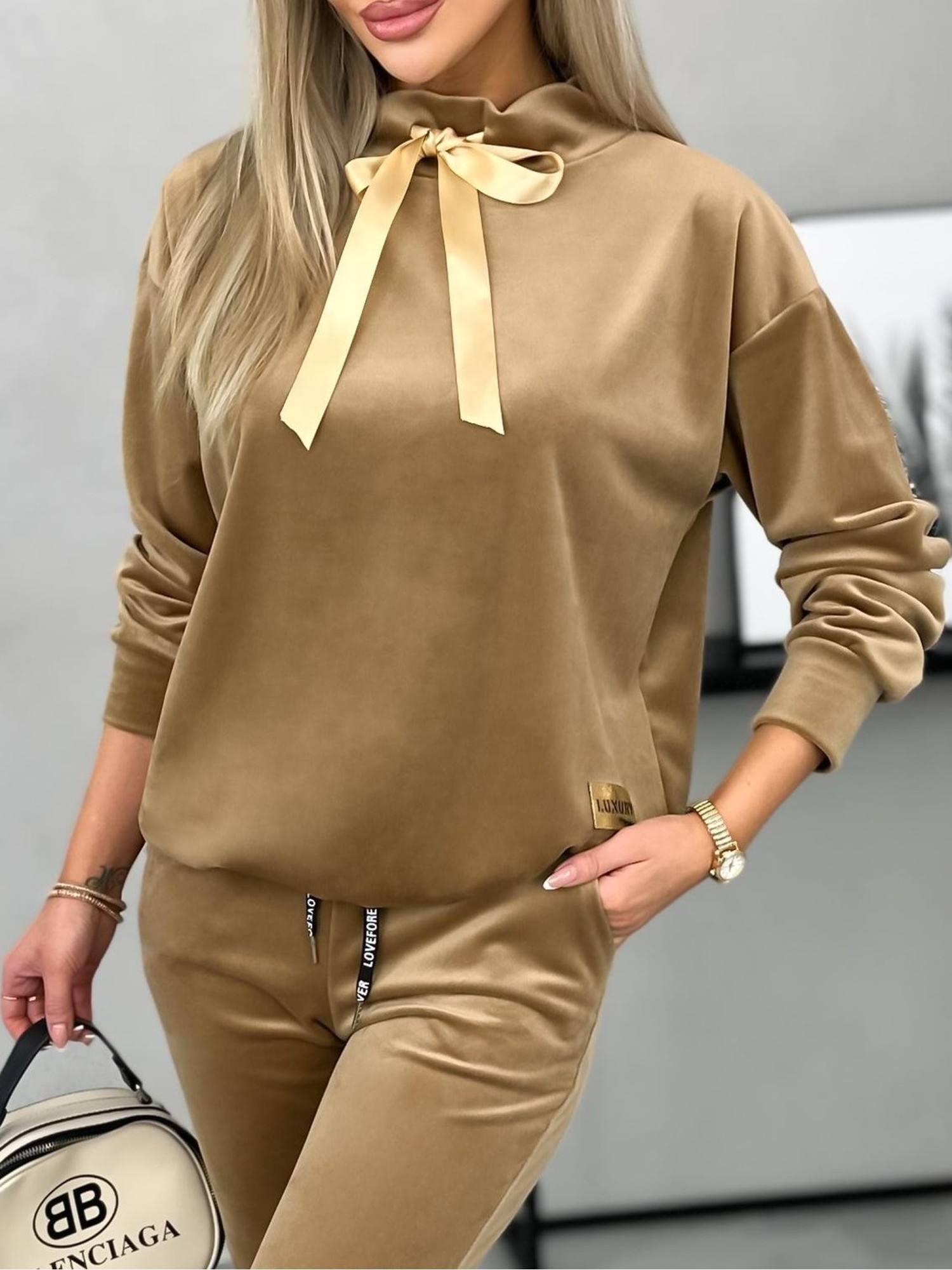 Dres Welurowy Margo Camelowy