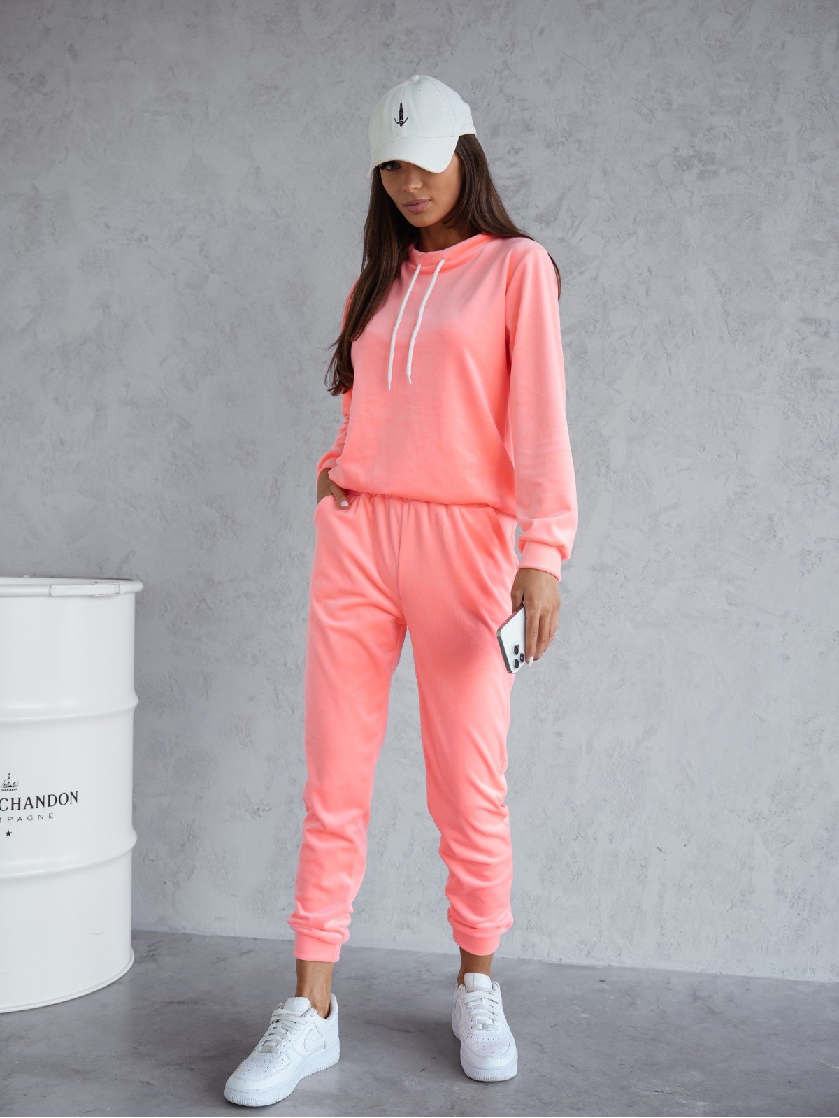 Dres Welurowy Nelani Neonowy Łososiowy Dres Welurowy Nelani Neonowy Łososiowy