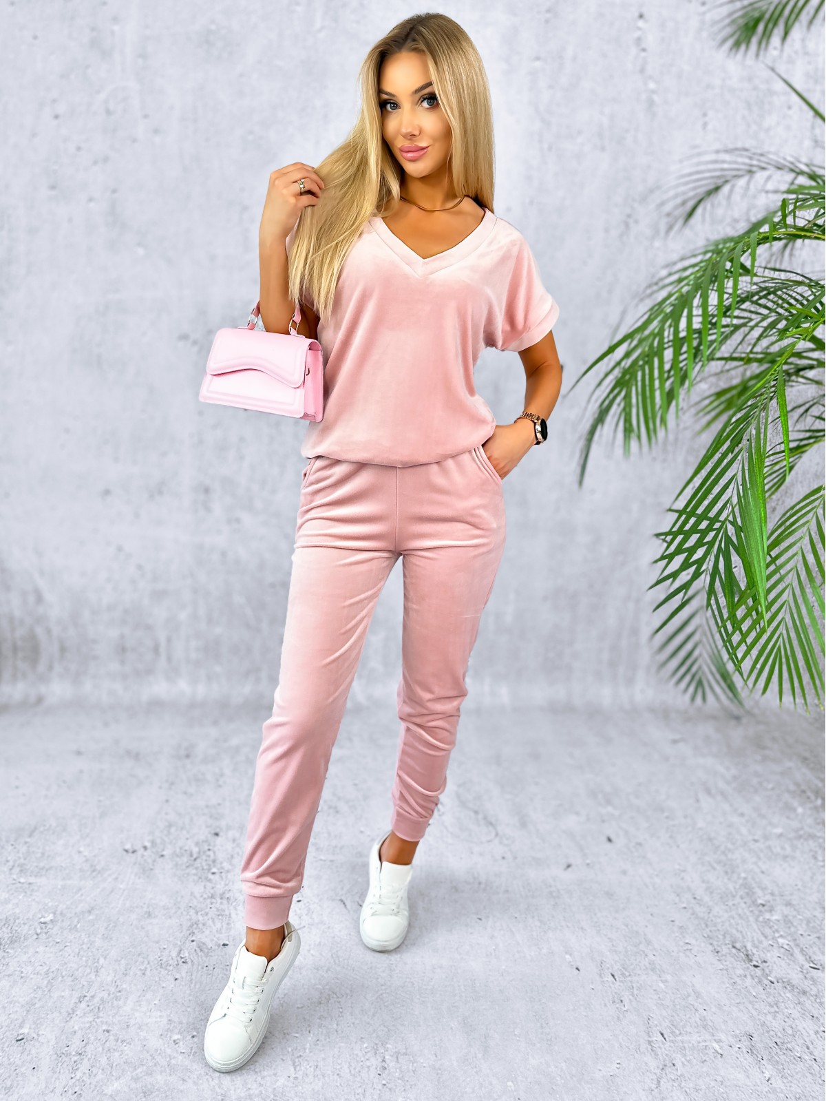Dres Welurowy Candy Short Pudrowy Róż Dres Welurowy Candy Short Pudrowy Róż
