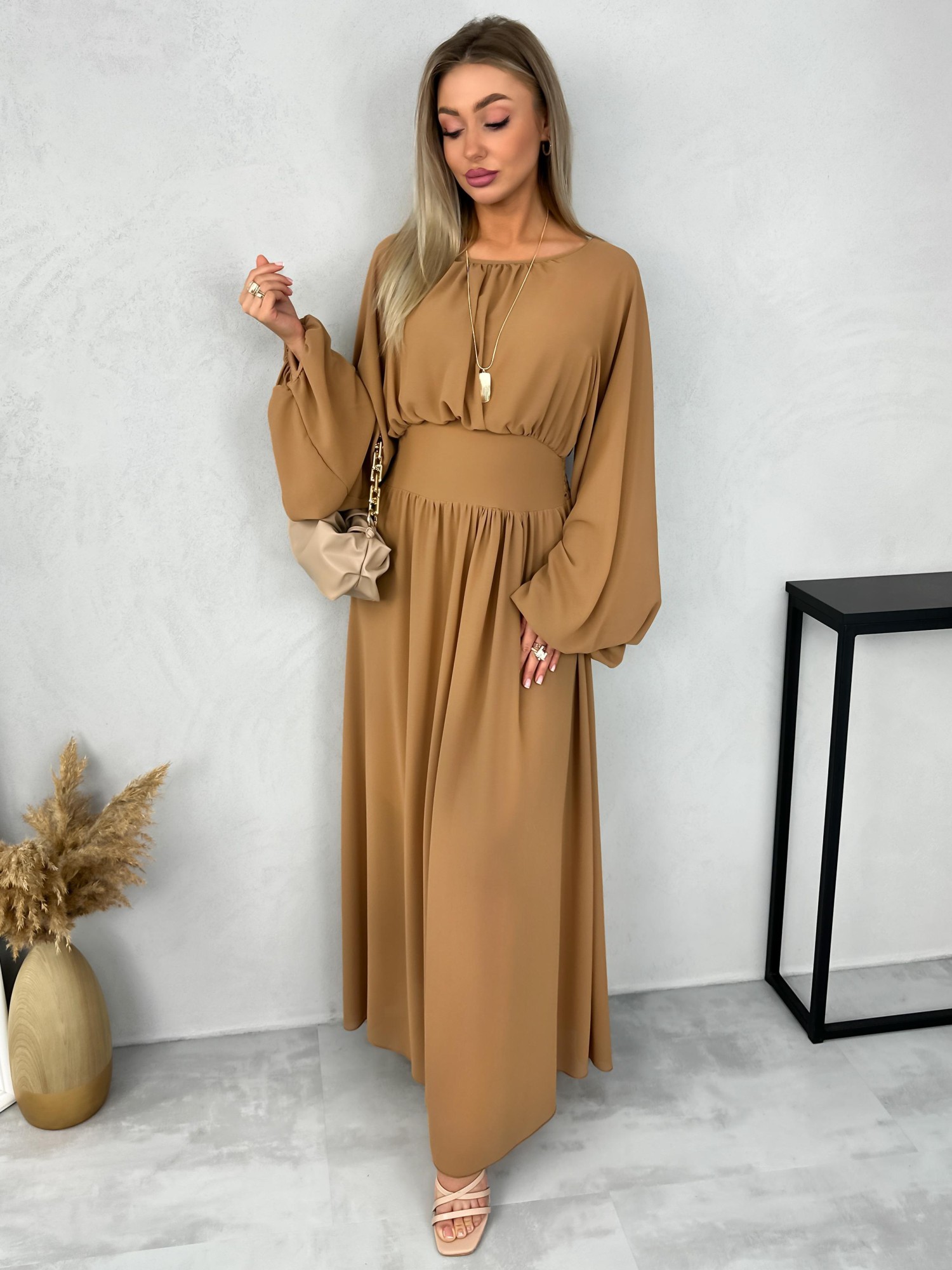 Sukienka Mollie Camelowa Sukienka Mollie Camelowa