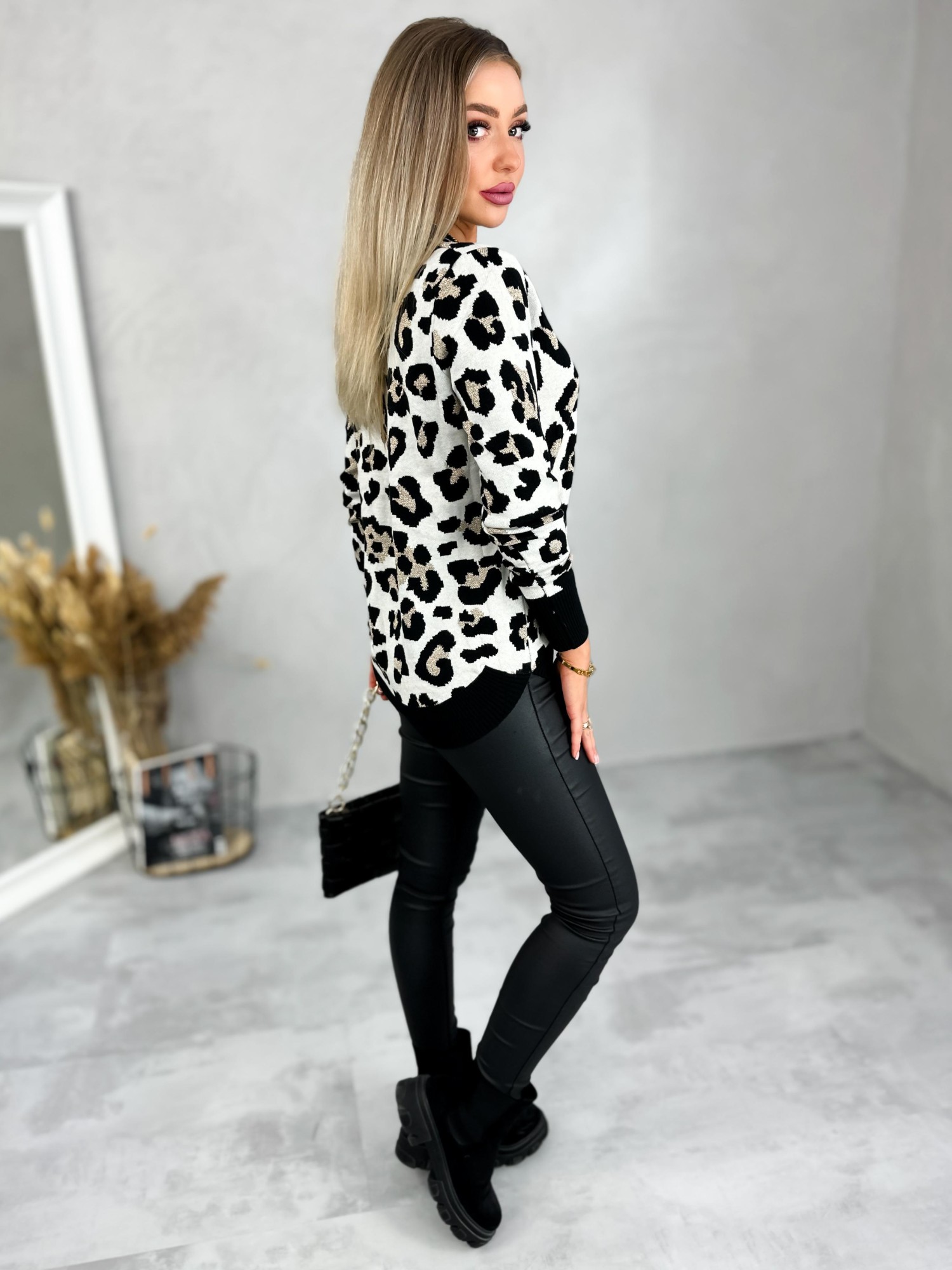 Sweter Gija Szaro-Czarny Sweter Gija Szaro-Czarny