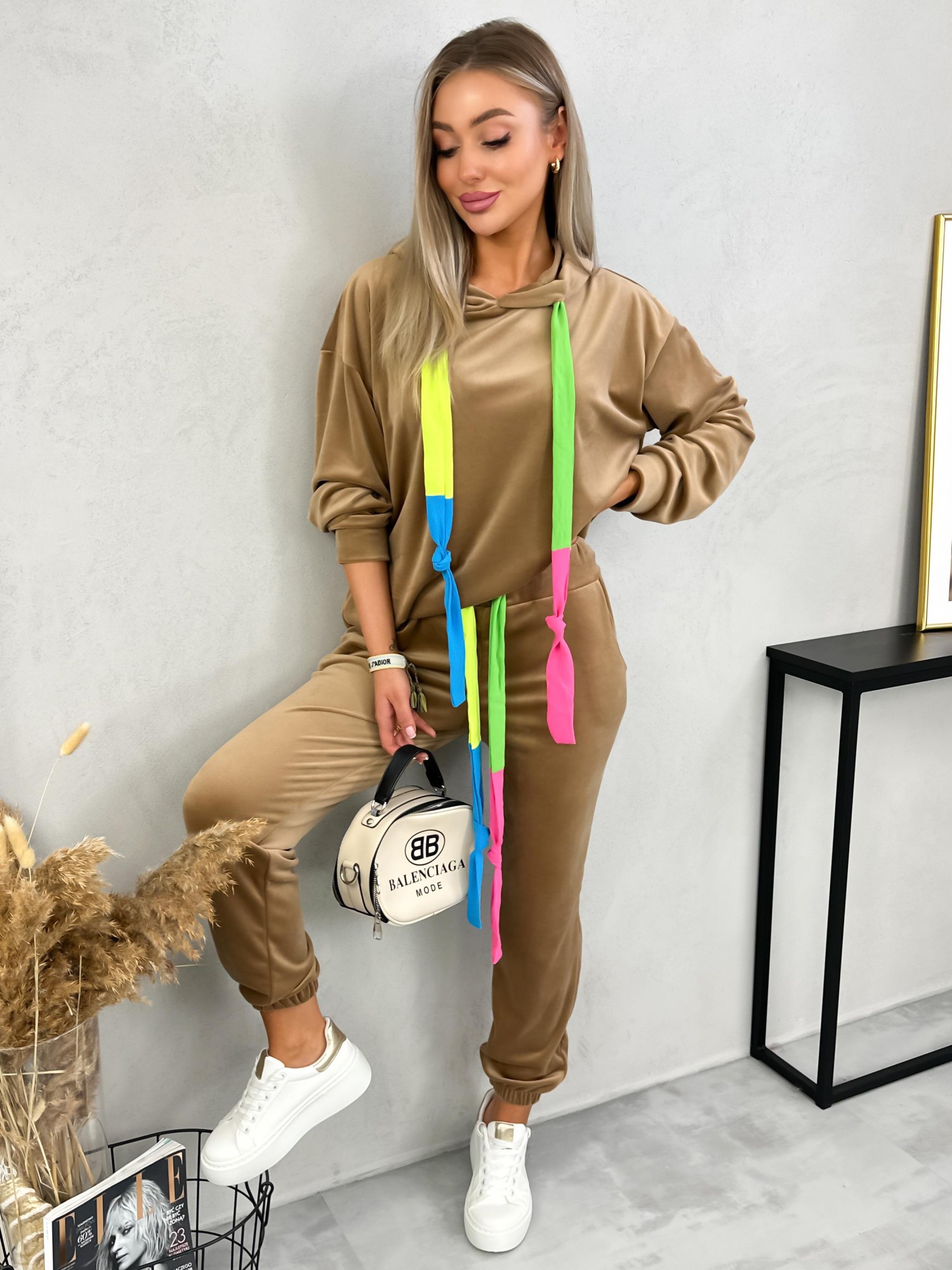 Dres Welurowy Lyann Camelowy Dres Welurowy Lyann Camelowy