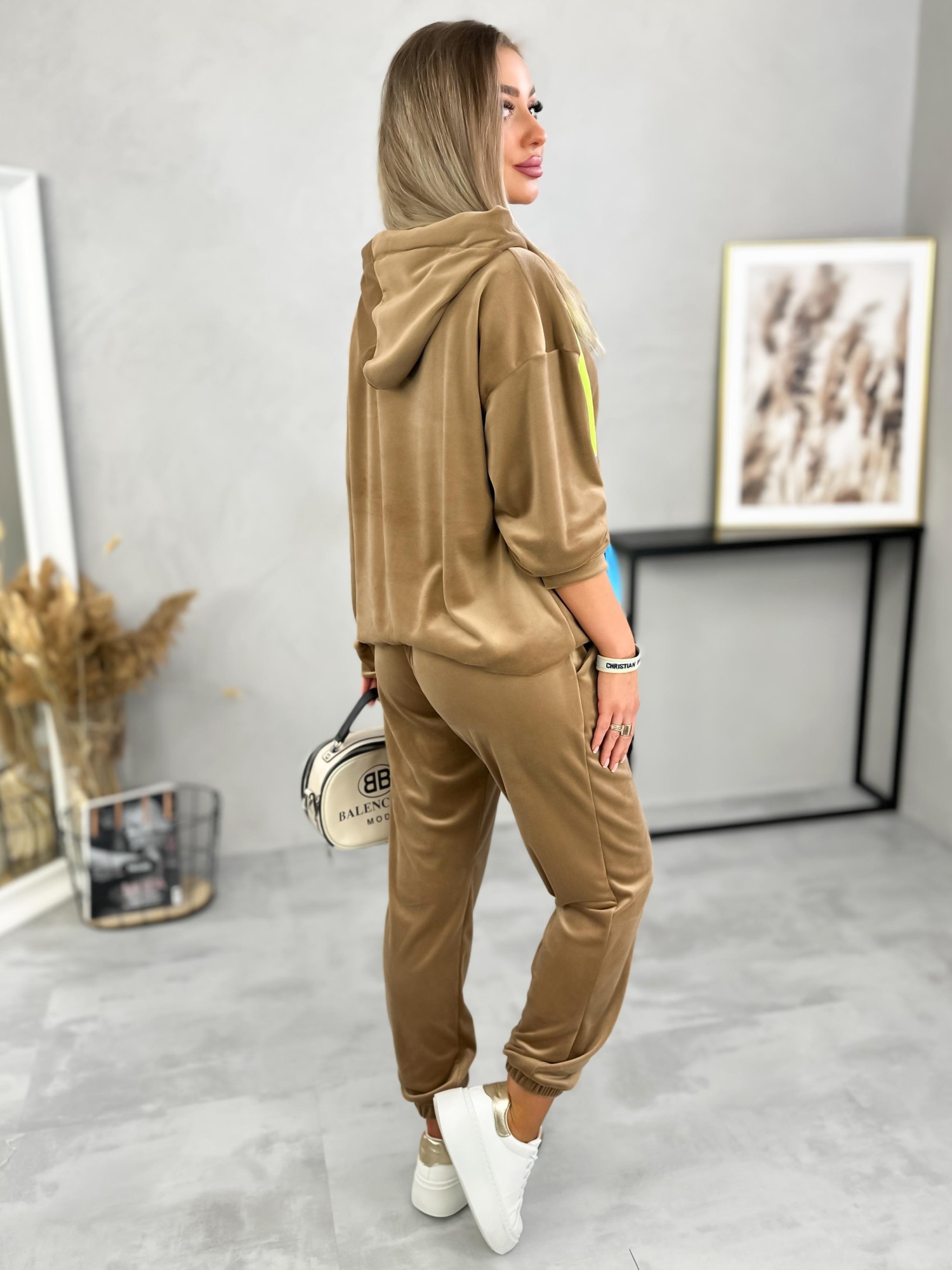 Dres Welurowy Lyann Camelowy Dres Welurowy Lyann Camelowy