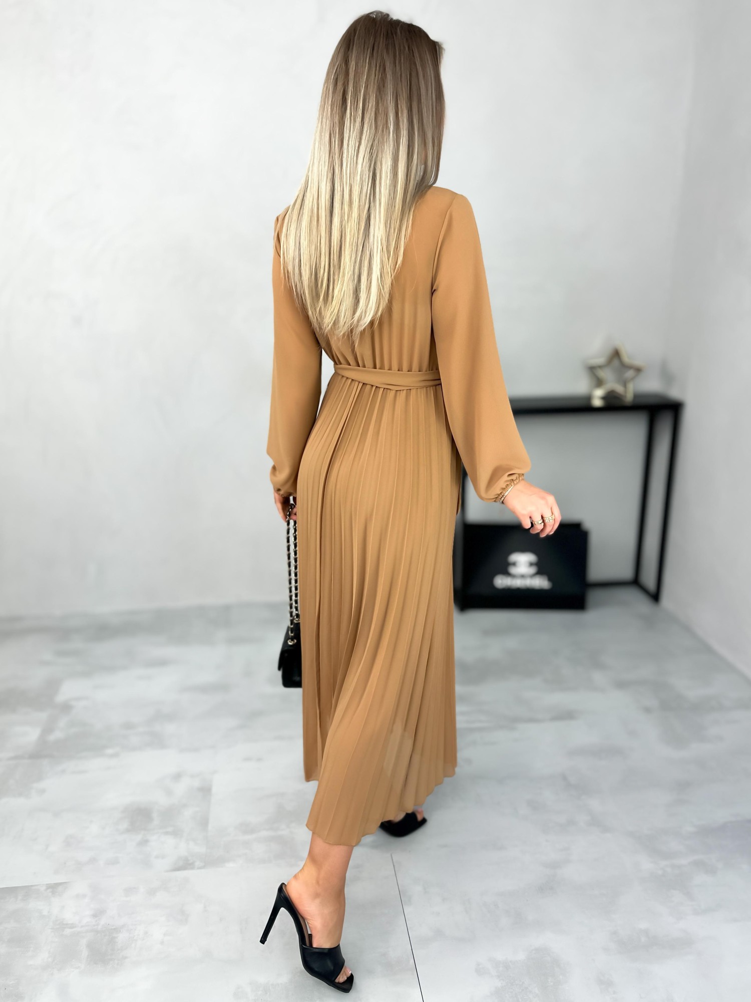 Sukienka Esira Camelowa Sukienka Esira Camelowa