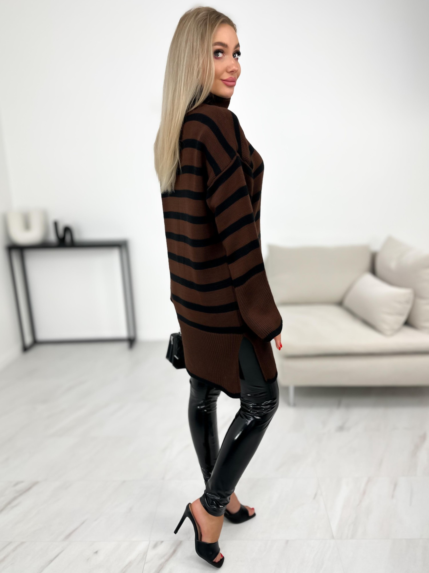 Sukienka Sweterkowa Lunita Brązowo-Czarna Sukienka Sweterkowa Lunita Brązowo-Czarna