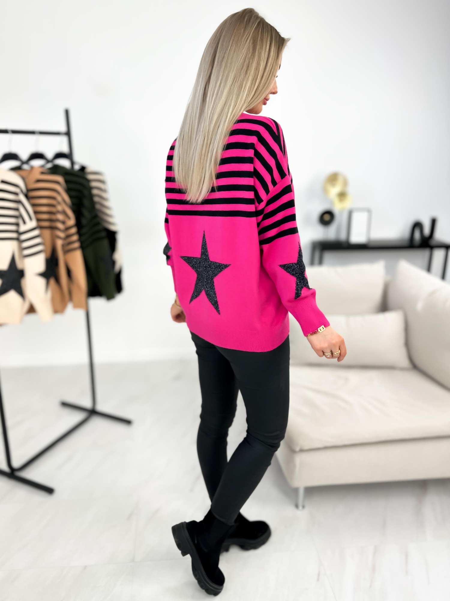 Sweter Varis Różowo-Czarny Sweter Varis Różowo-Czarny