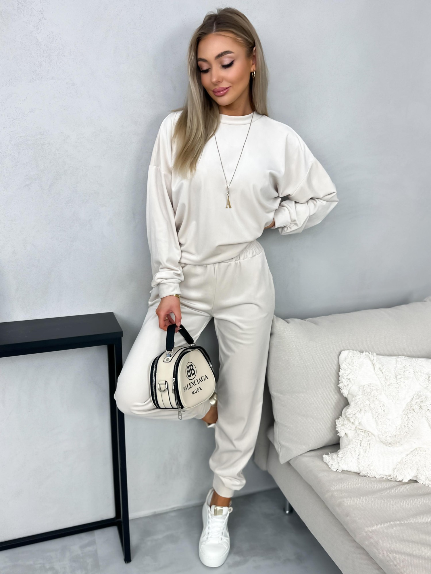 Dres Malabo Kremowy Dres Malabo Kremowy